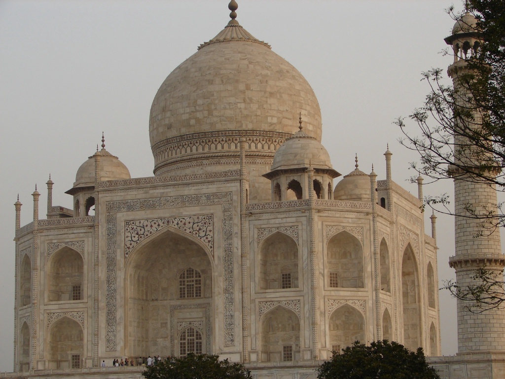 2008/03(March)/AroundTheWorld/Jaj Mahal Post/1024x768_Morning view of her tomb .JPG